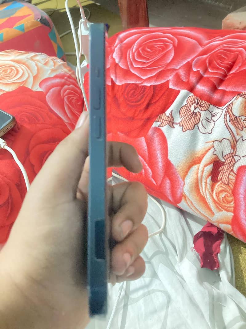Apple iPhone 14 3