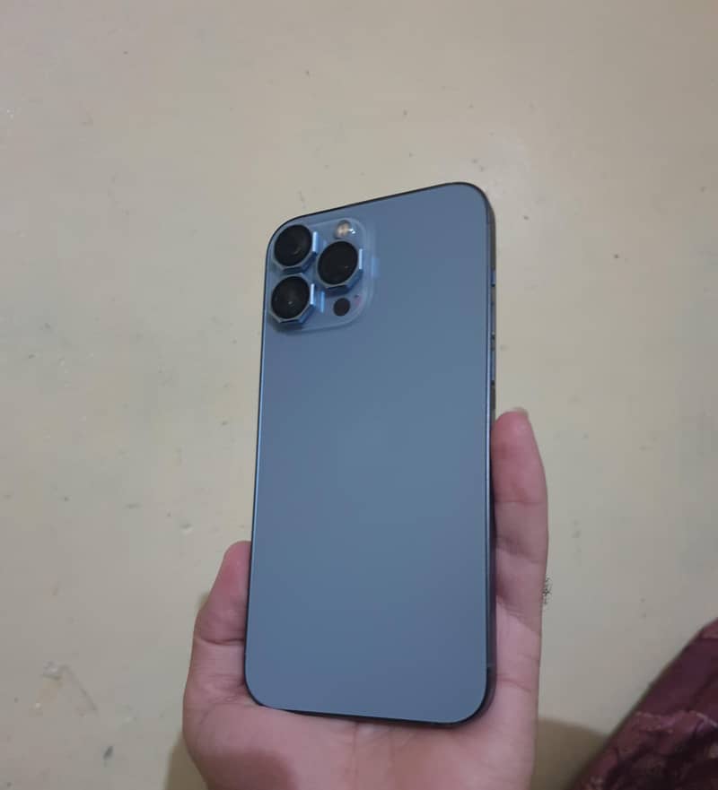 Apple iPhone 13 Pro Max 1