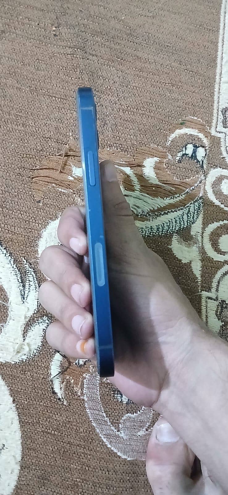 Apple iPhone 12 4