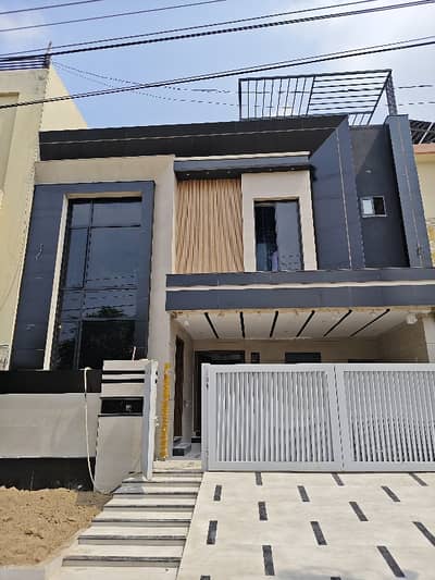 10 Marla Brand New House For Sale