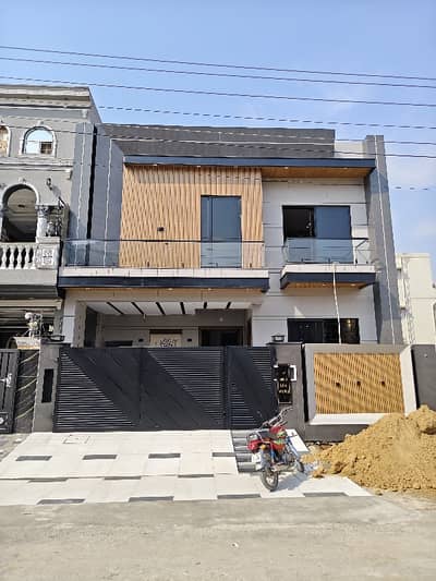 10 Marla Brand New House For Sale