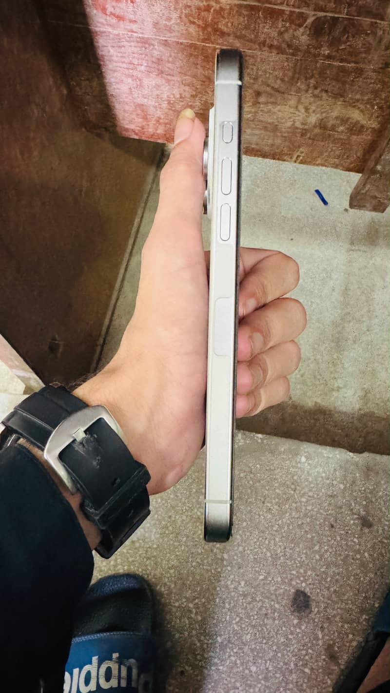 Apple iPhone 15 Pro Max 1