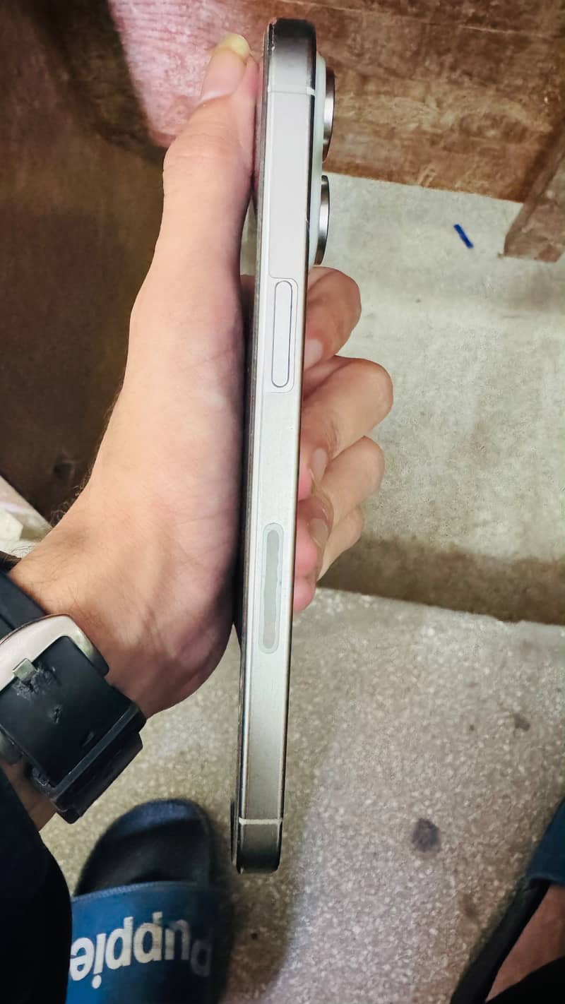 Apple iPhone 15 Pro Max 2