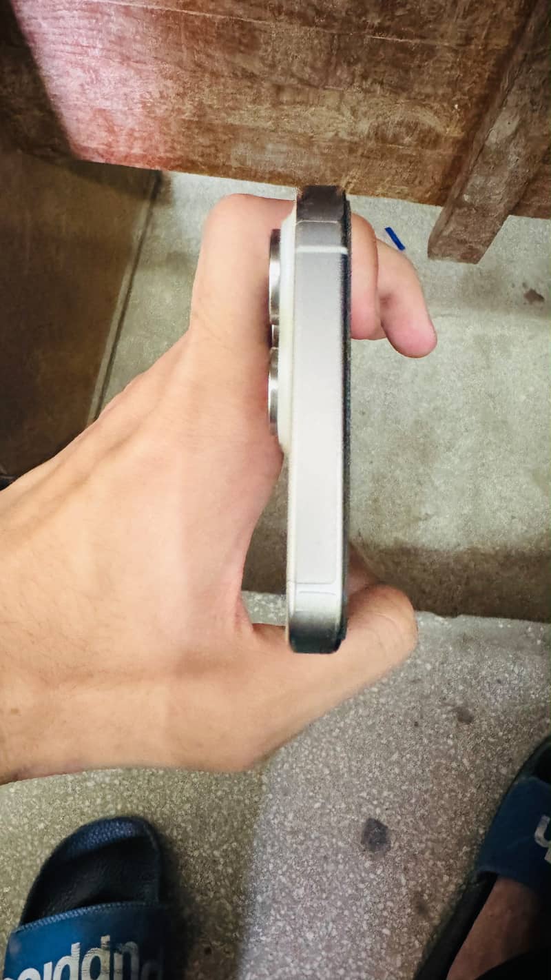 Apple iPhone 15 Pro Max 3