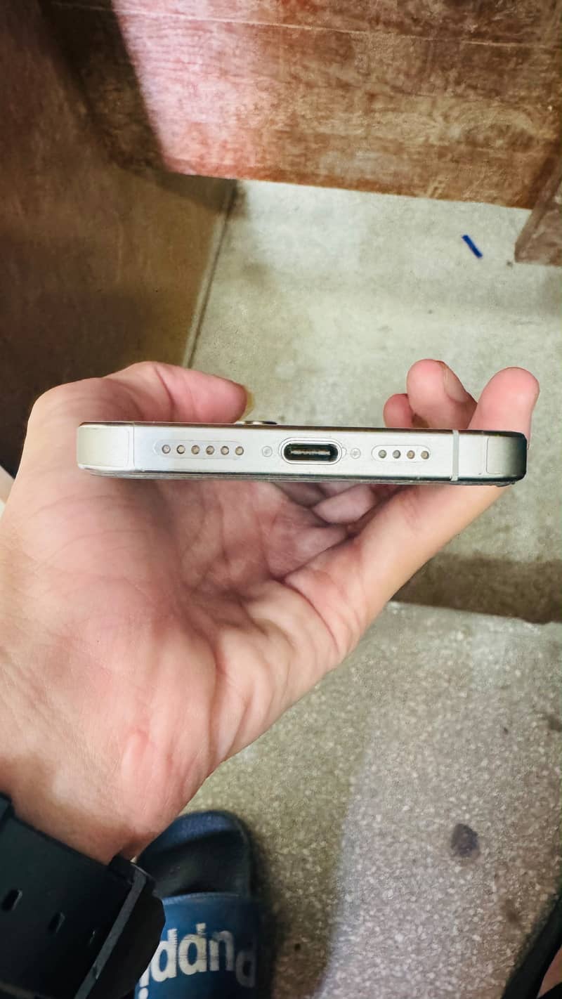 Apple iPhone 15 Pro Max 4