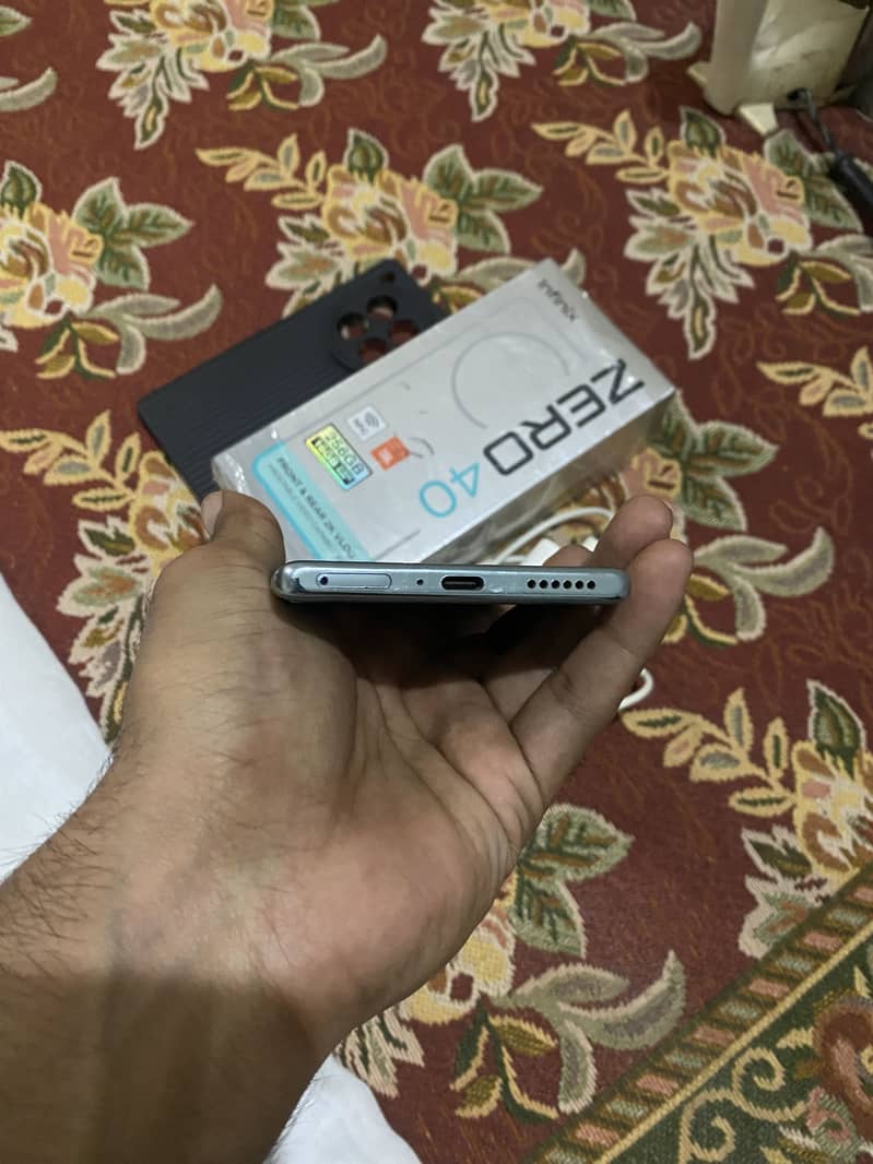 Infinix Zero 40 (8+8/256) 6