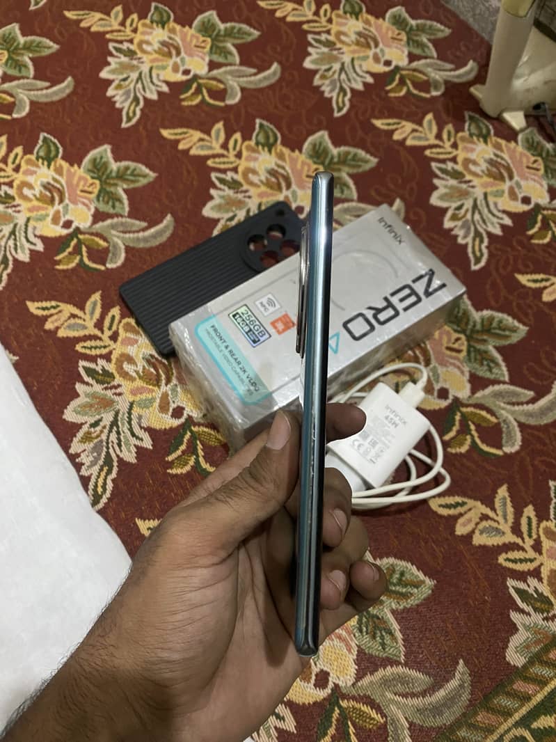Infinix Zero 40 (8+8/256) 7