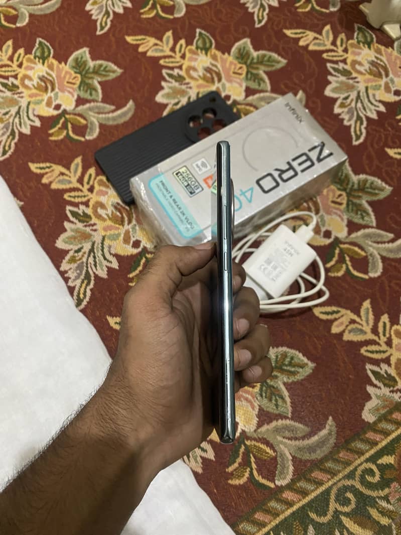 Infinix Zero 40 (8+8/256) 8