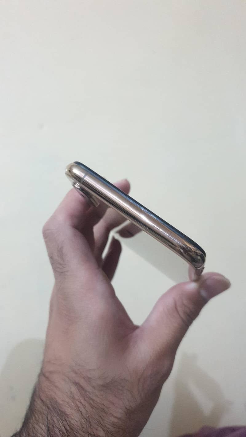 Apple iPhone XS Max 3