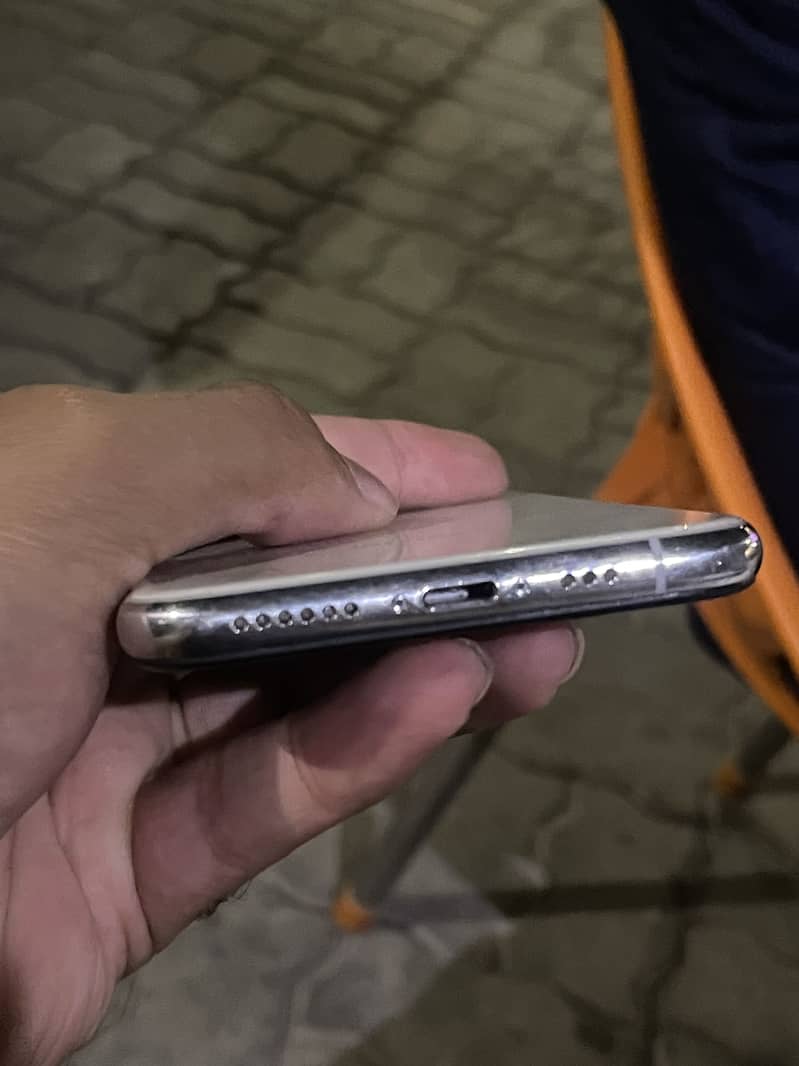 Apple iPhone XS 1