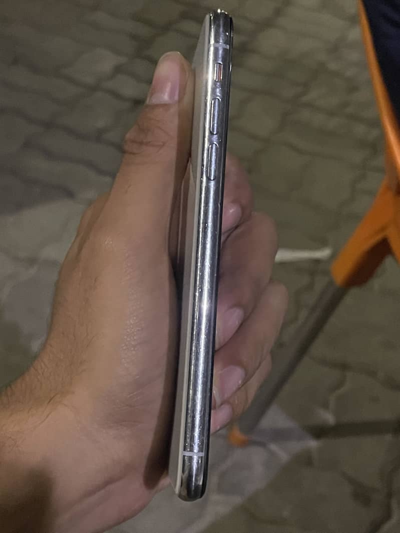 Apple iPhone XS 5