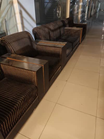 7 seater ha sofa bot acha ha