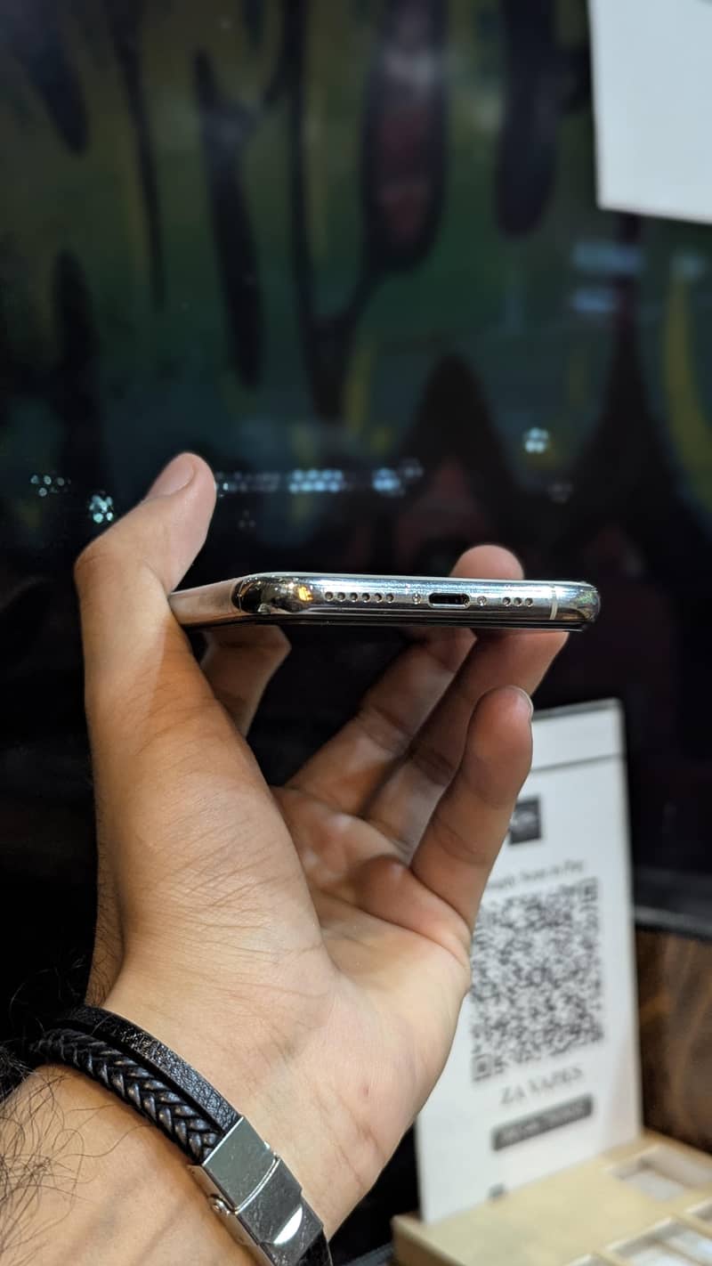 Apple iPhone 11 Pro Sim glitch 1