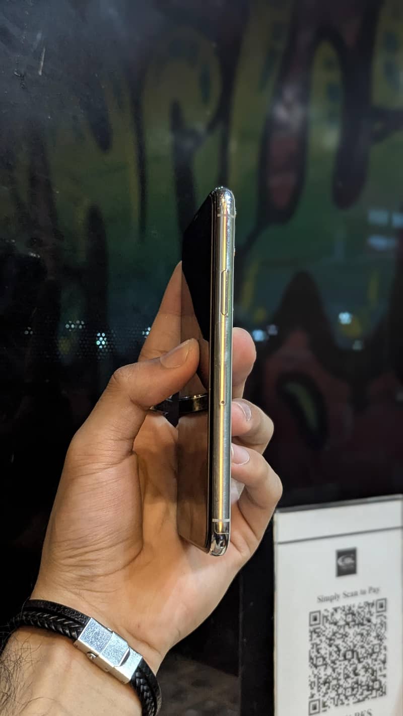 Apple iPhone 11 Pro Sim glitch 3