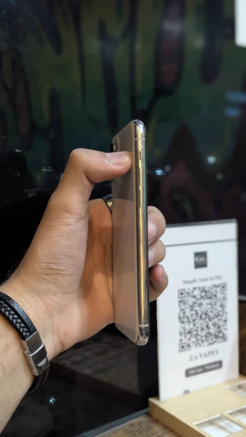 Apple iPhone 11 Pro Sim glitch 4