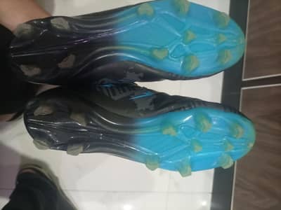 football studs size 40