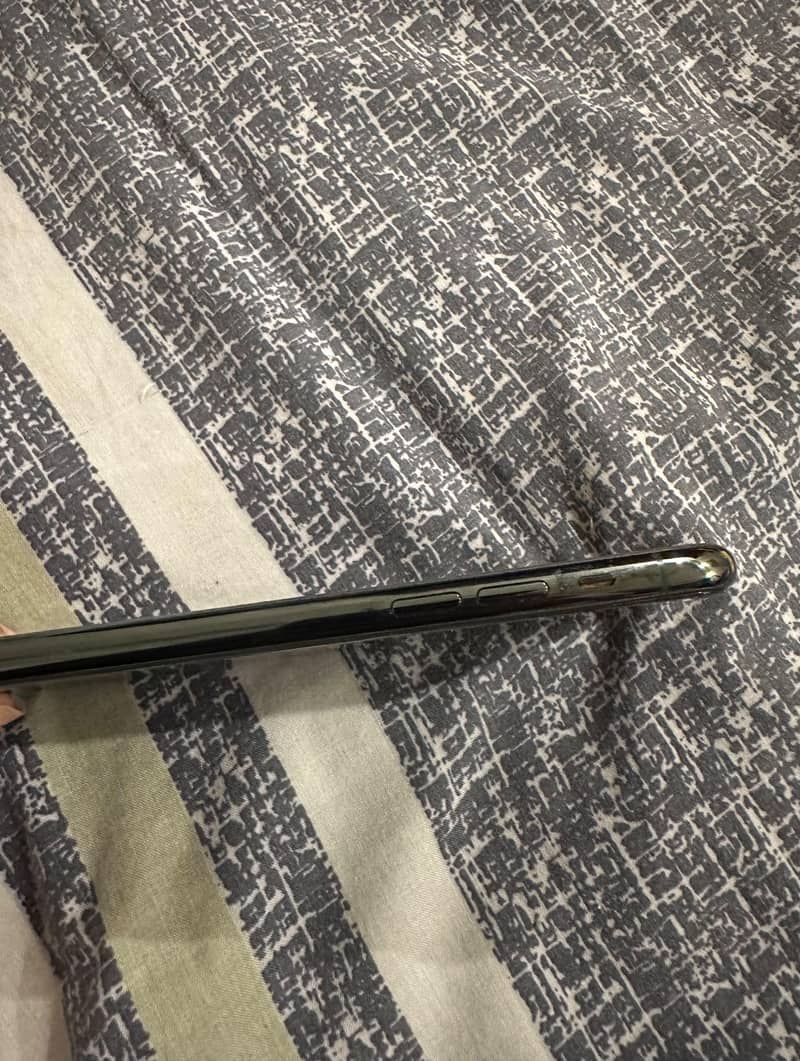 Apple iPhone 11 Pro Max 1