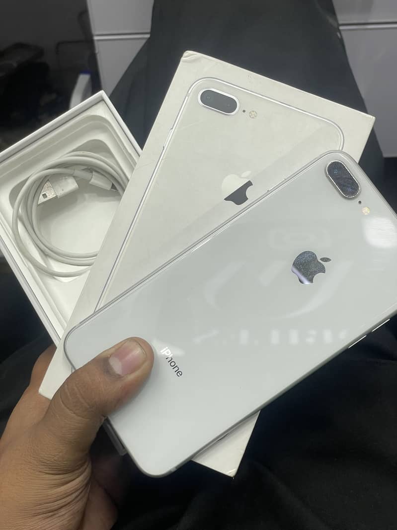 Apple iPhone 8 Plus 0