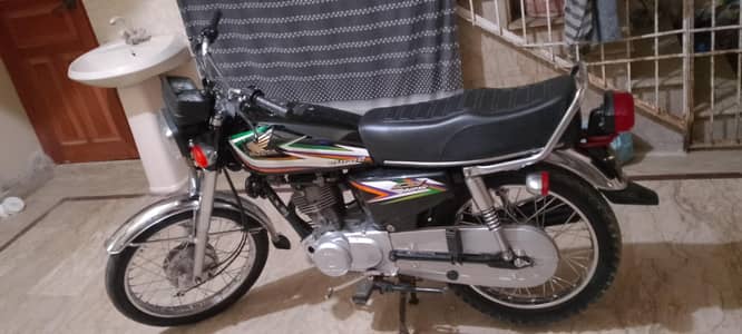 I seeling  my 125 contact 03159243399