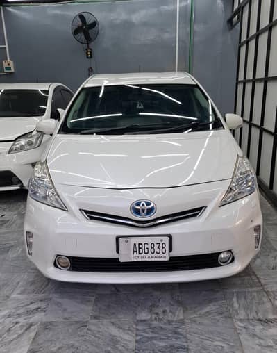 Toyota Prius Alpha 2012