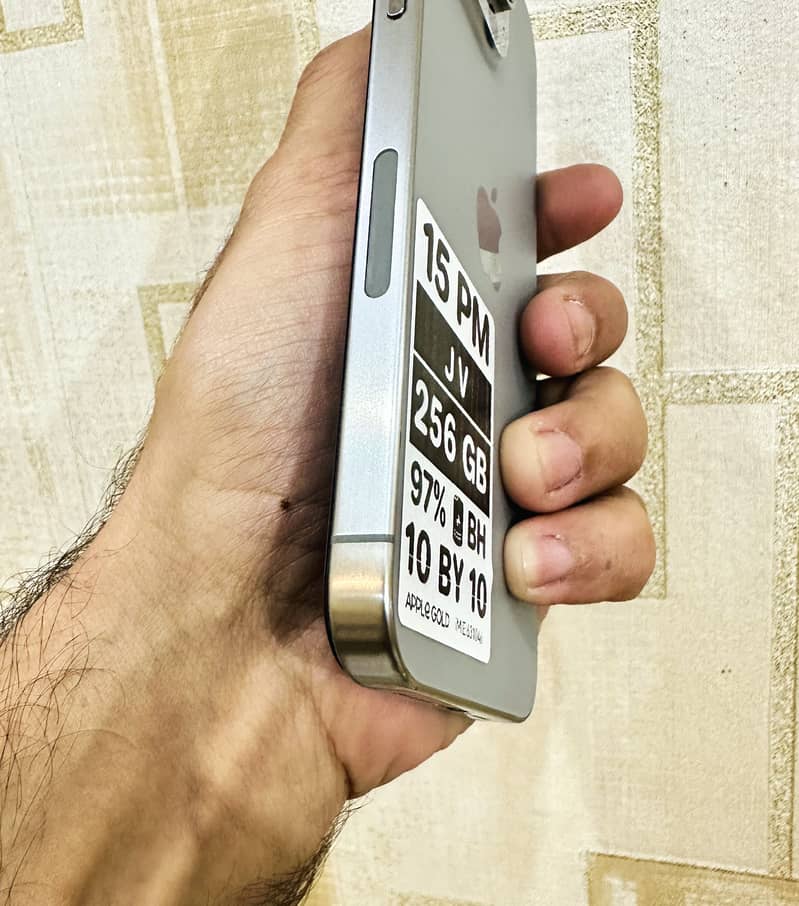 Apple iPhone 15 Pro Max 3