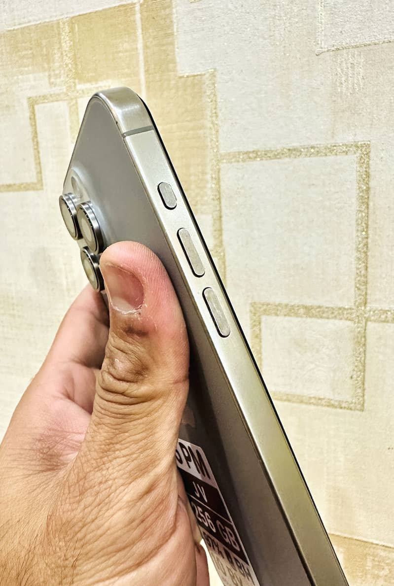 Apple iPhone 15 Pro Max 6