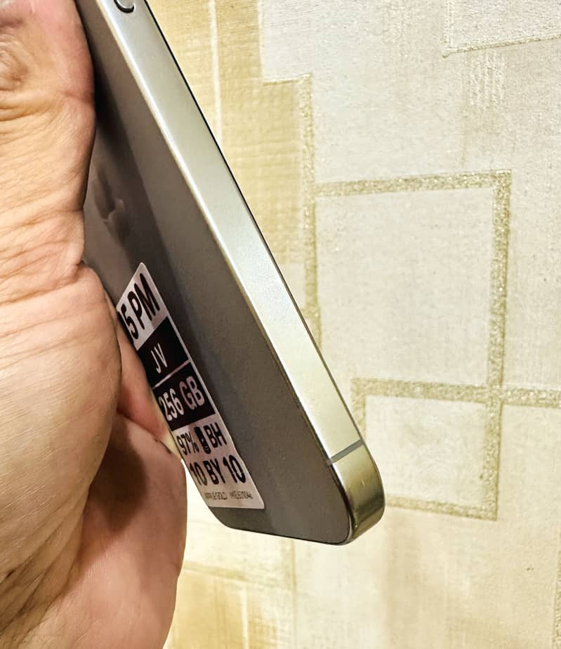Apple iPhone 15 Pro Max 7