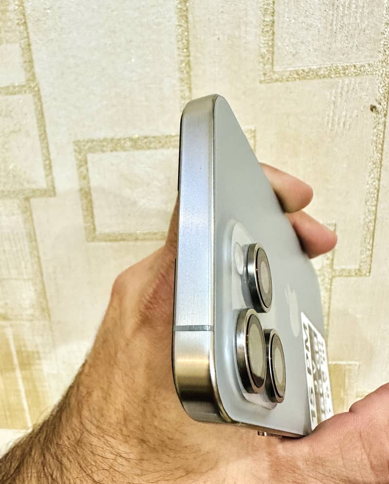Apple iPhone 15 Pro Max 8