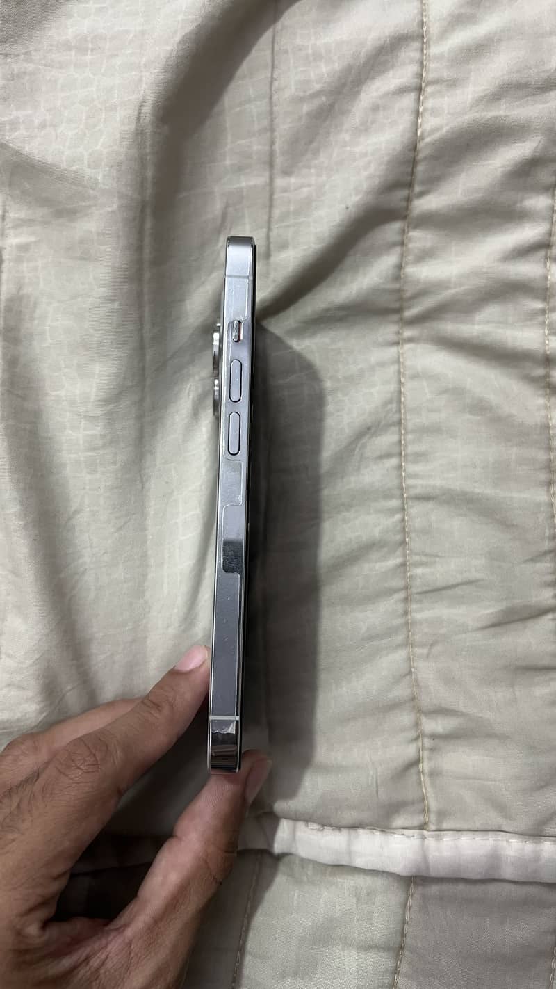 Apple iPhone 14 Pro 3
