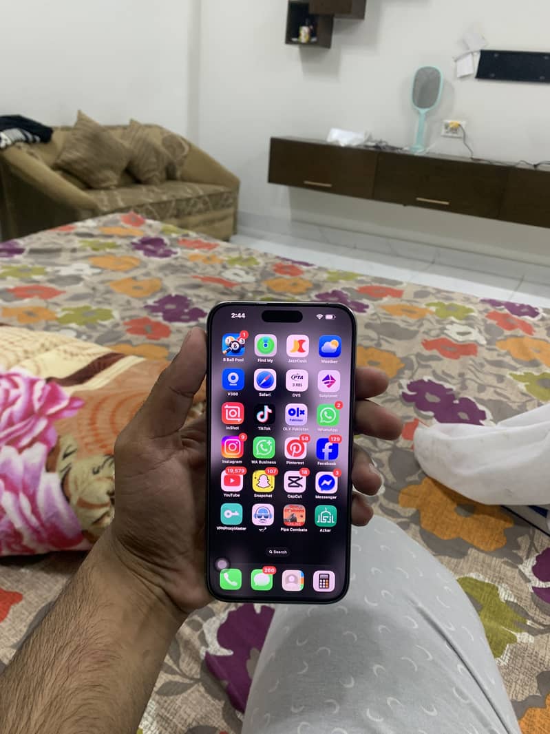 Apple iPhone 15 Pro Max 3