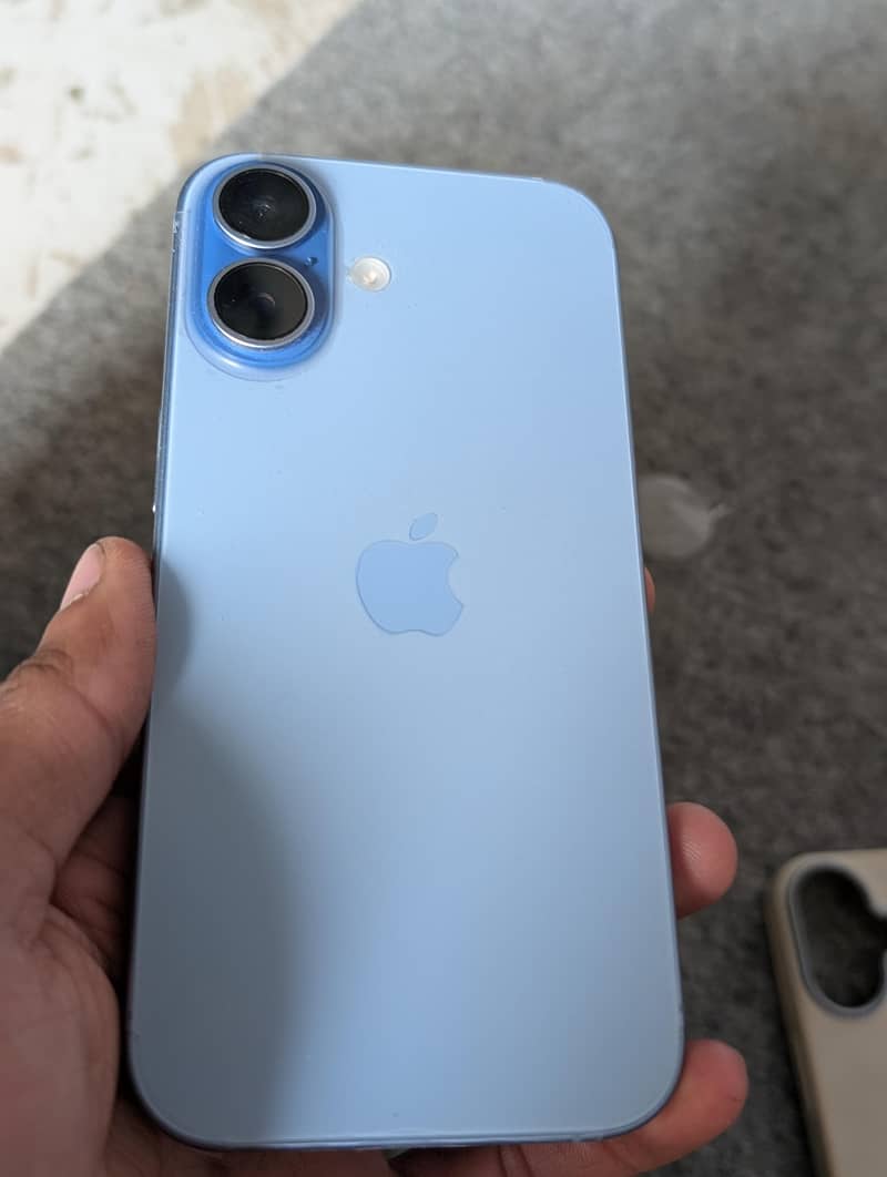 Apple iPhone 17 8