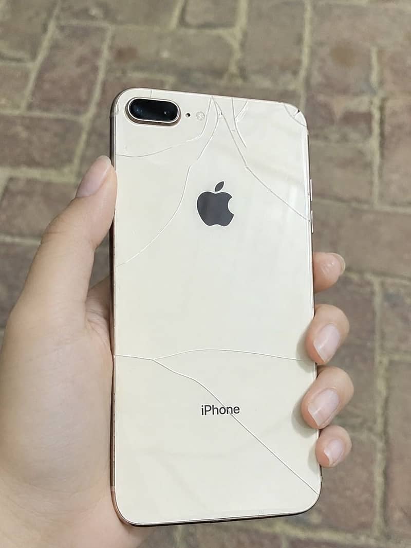 Apple iPhone 8 Plus 4