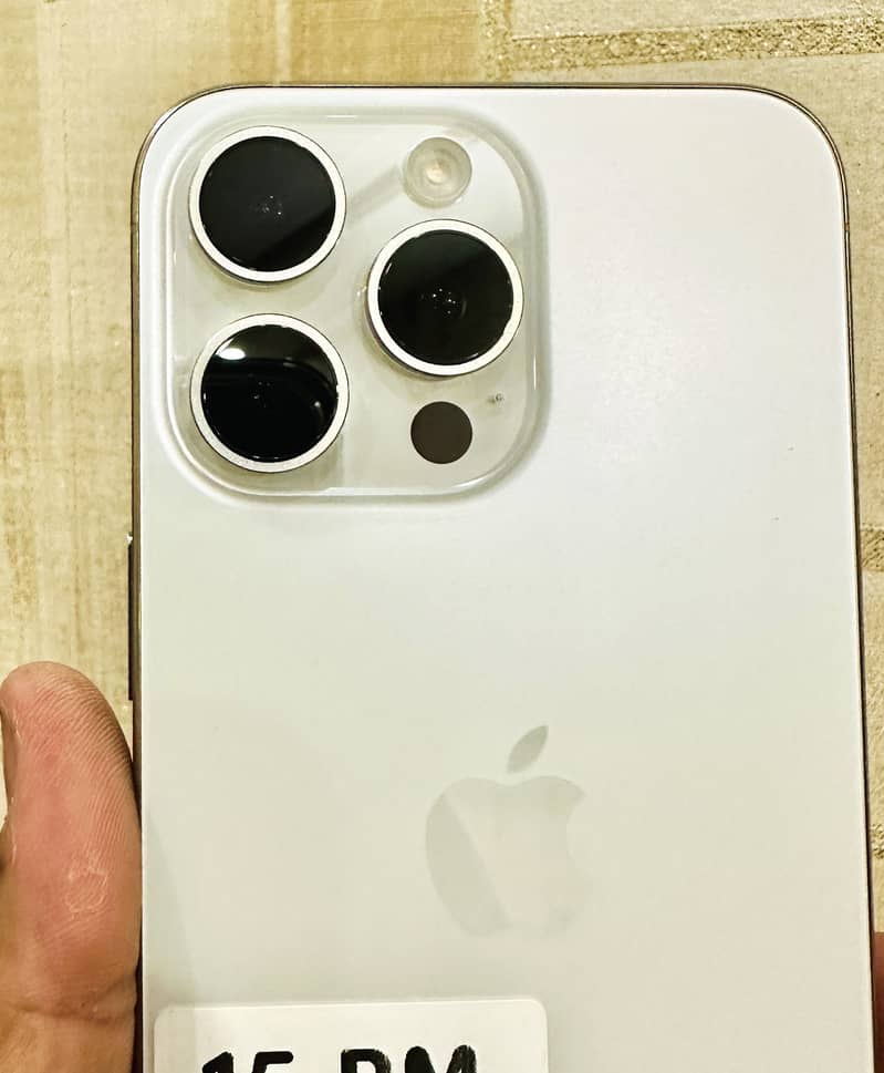 Apple iPhone 15 Pro Max 2