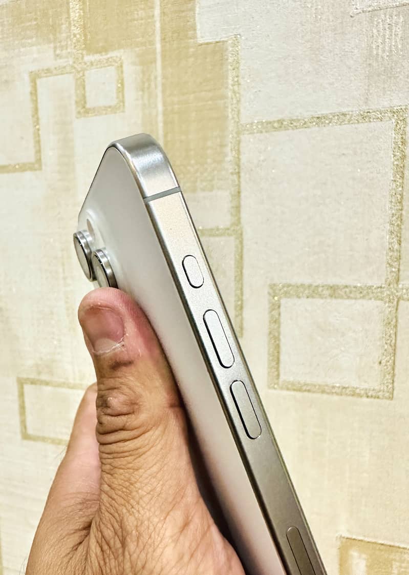 Apple iPhone 15 Pro Max 7