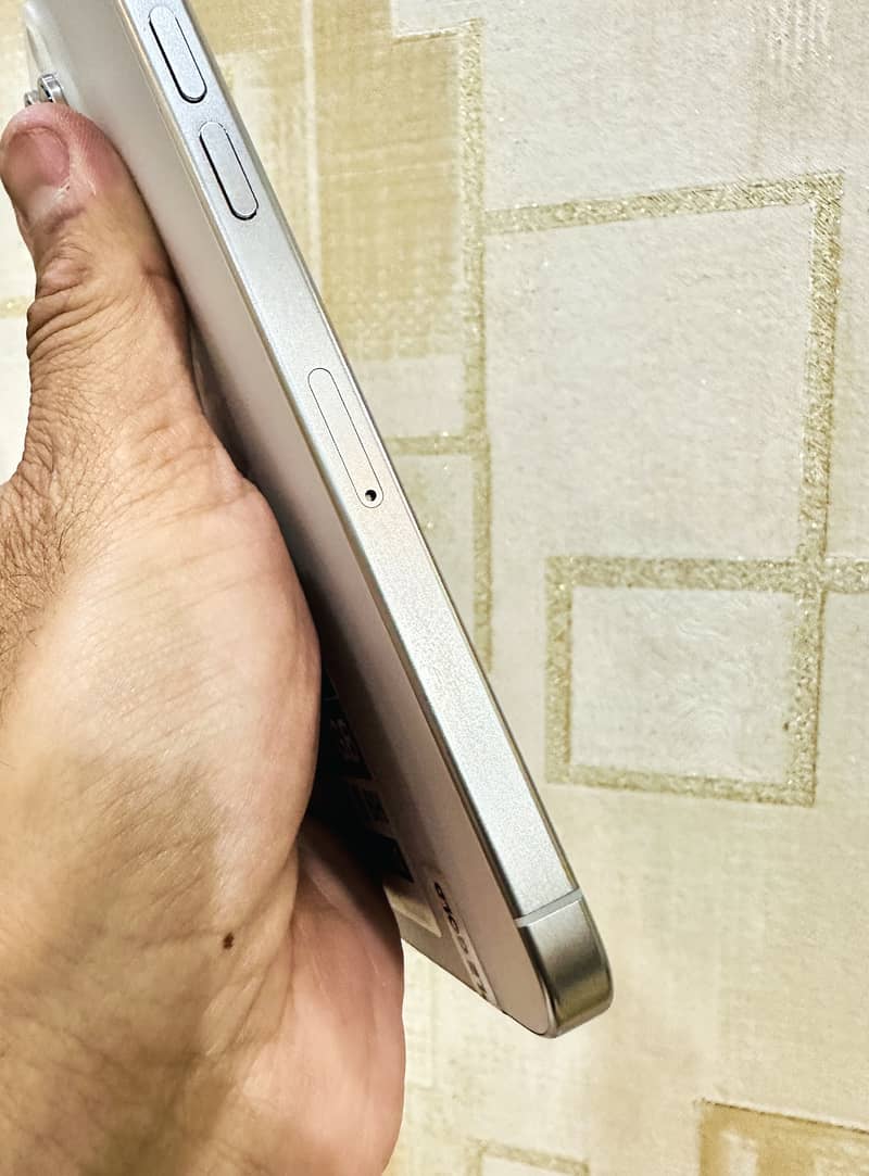 Apple iPhone 15 Pro Max 8