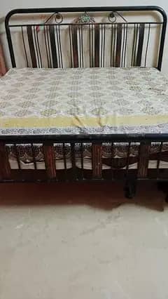 iron bed  without mattress for urgent sale