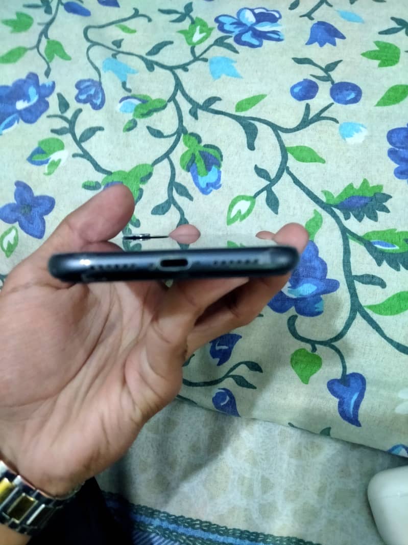 Apple iPhone 11 3