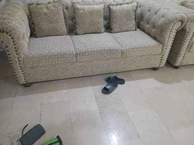 sofa for sale 3 2 1 total 3 pice ha itna use nai hua