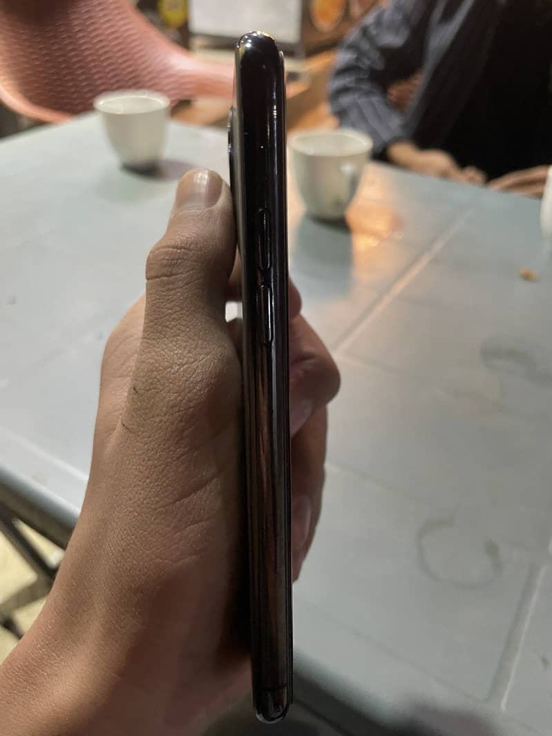 Apple iPhone 11 Pro 2