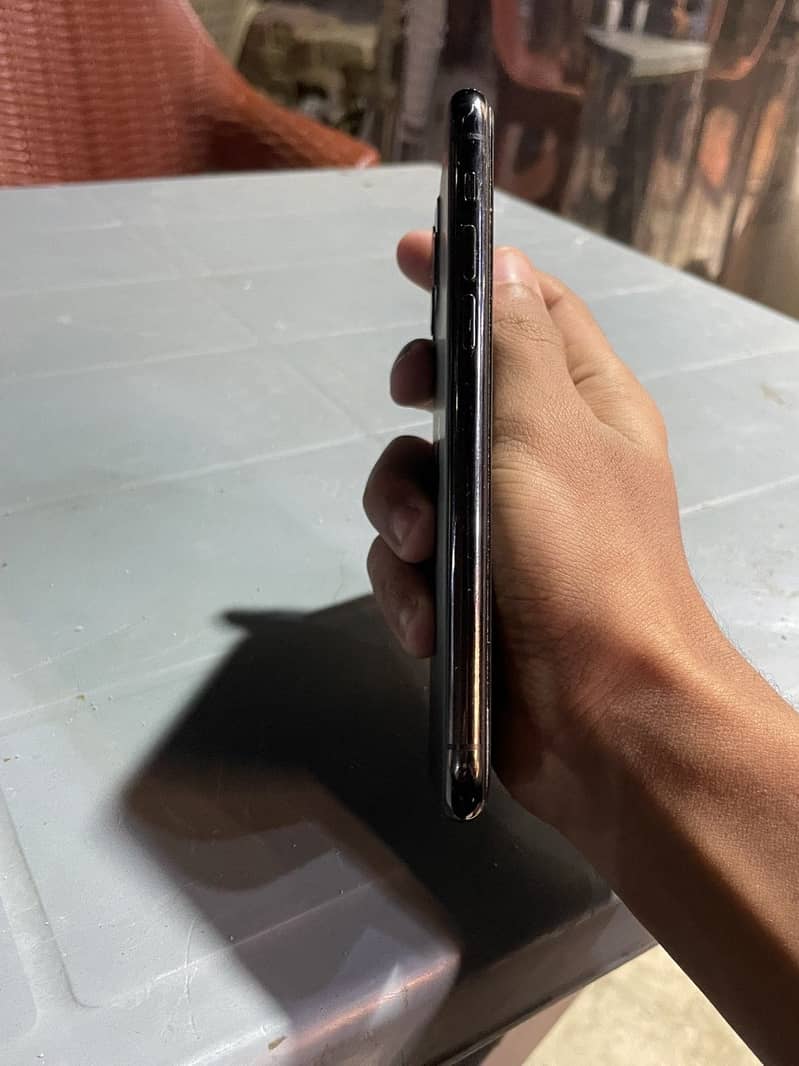 Apple iPhone 11 Pro 3