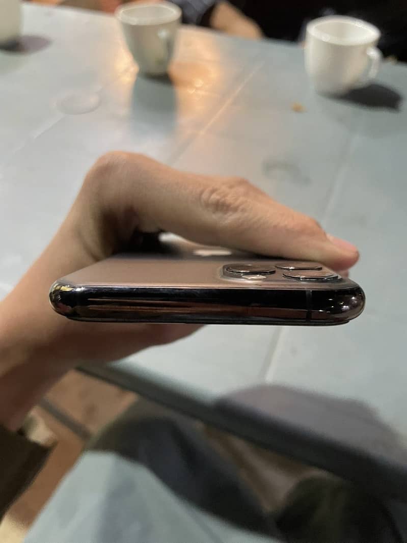 Apple iPhone 11 Pro 6