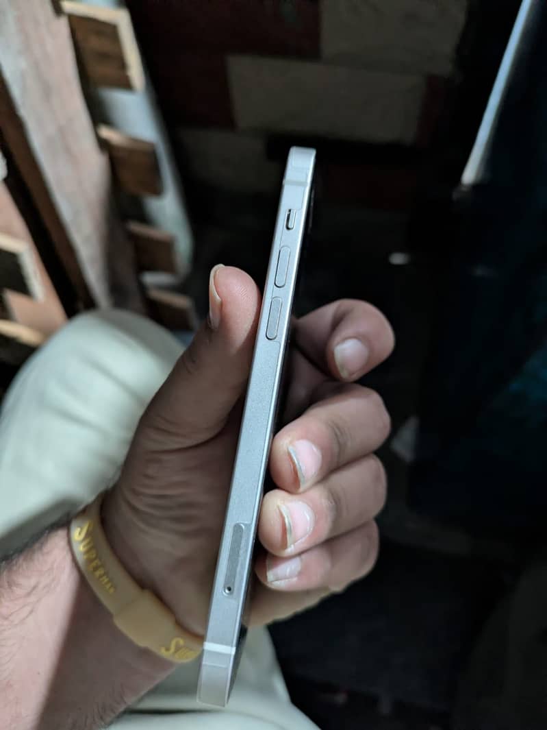 Apple iPhone 12 3