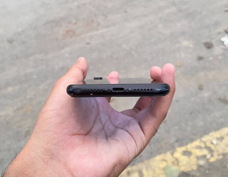 Apple iPhone XR 1