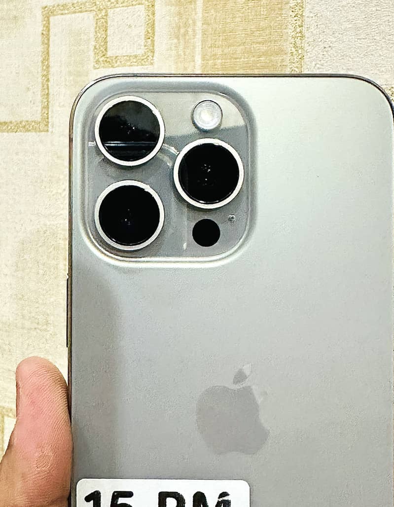 Apple iPhone 15 Pro Max 2