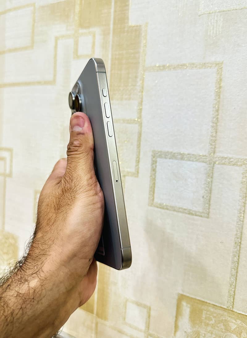 Apple iPhone 15 Pro Max 6