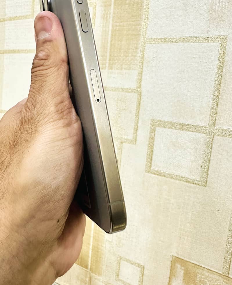 Apple iPhone 15 Pro Max 8