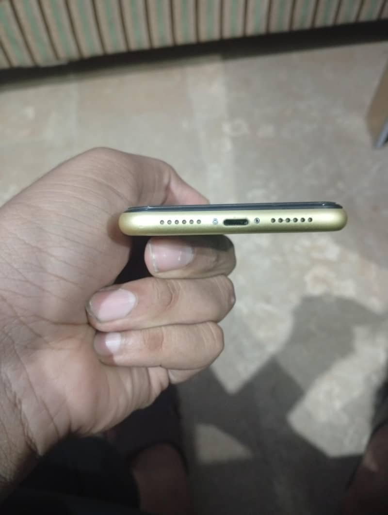 Apple iPhone 11 3