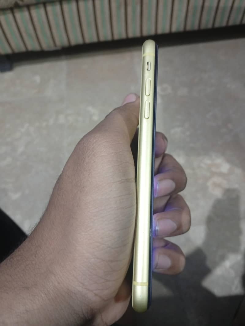 Apple iPhone 11 4