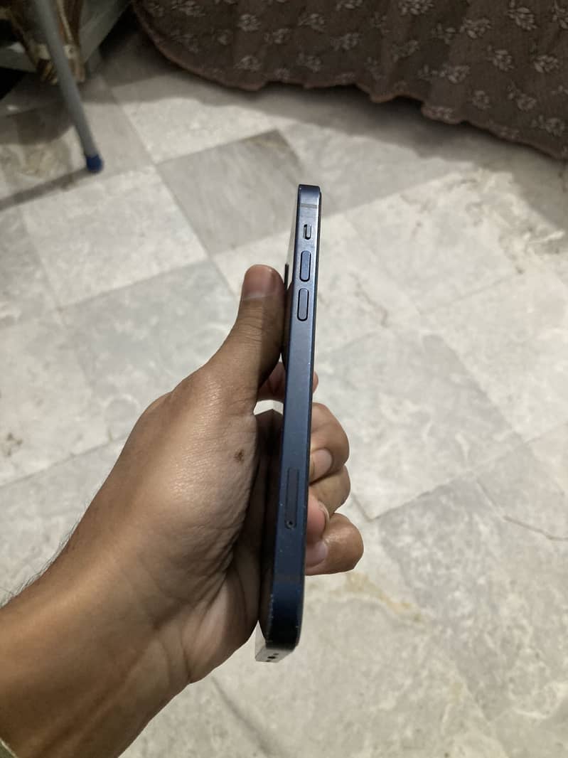 Apple iPhone 12 1