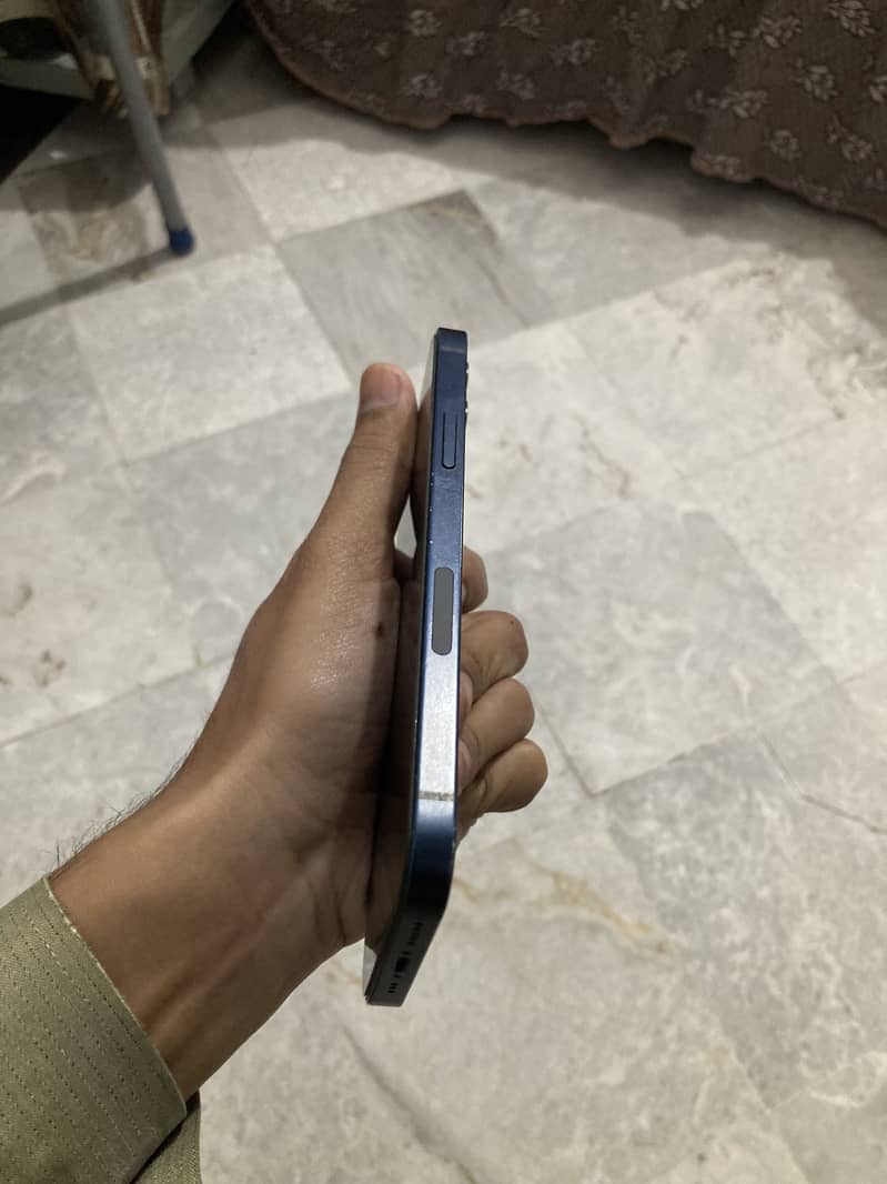 Apple iPhone 12 2